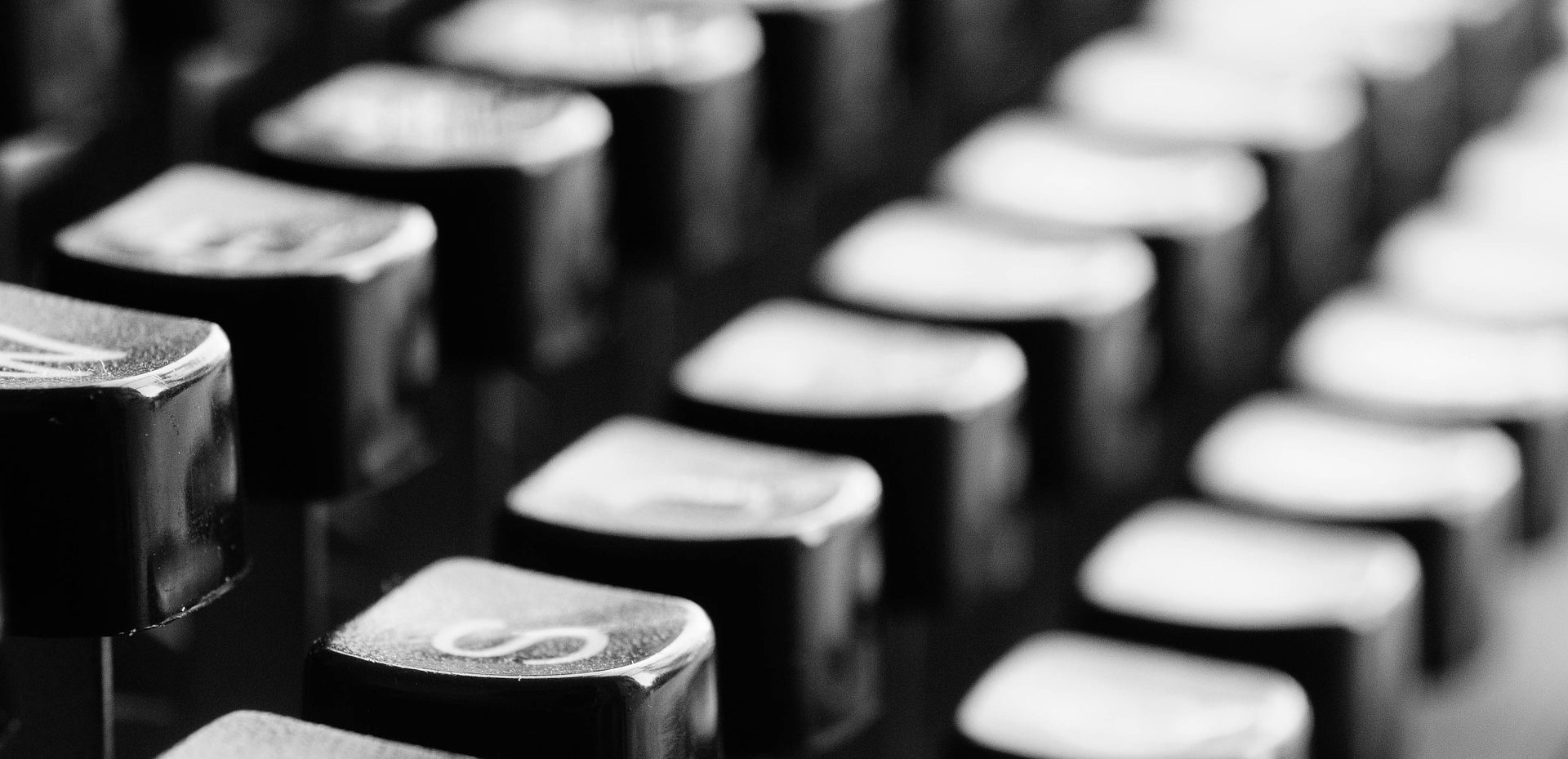 typewriter-726965_1920